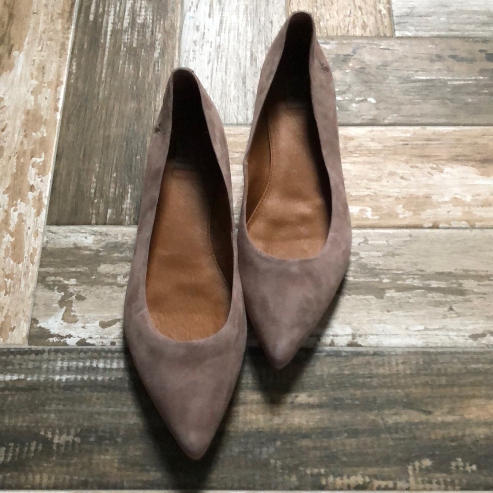 NEW~FRYE SUEDE POINTED FLATS~TAUPE~WOMENS SZ 9